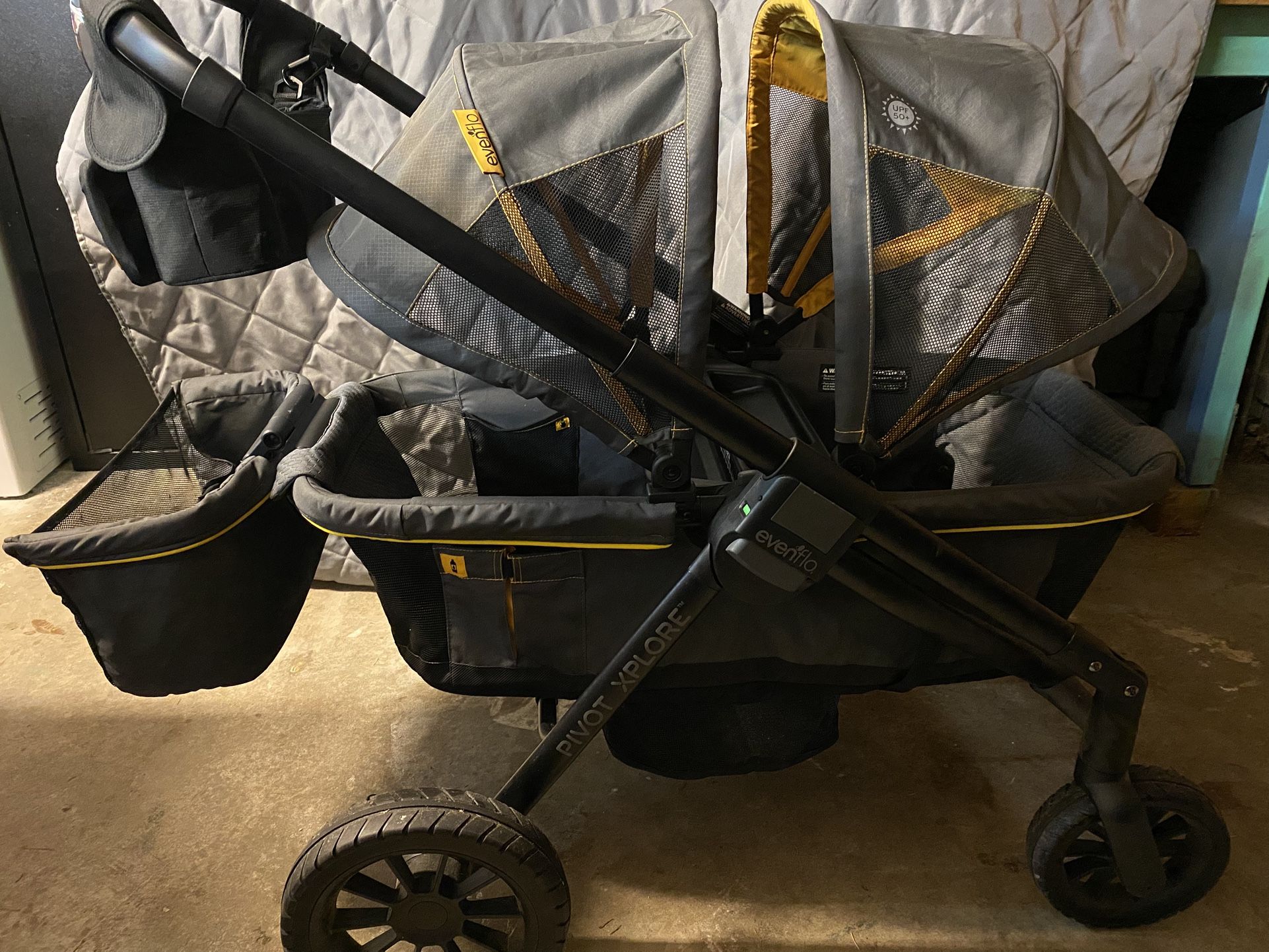 Evenflo Pivot Xplore All-Terrain Stroller Wagon
