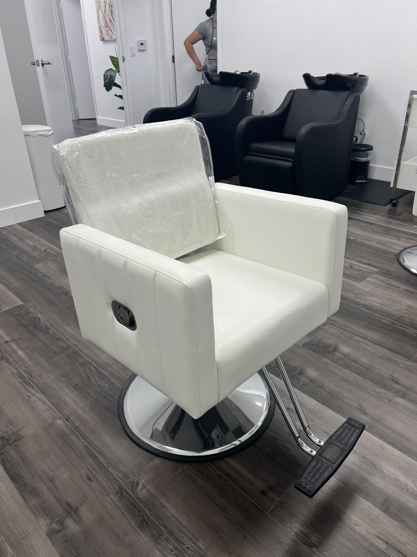 Hydraulic Reclining Salon Chair - White