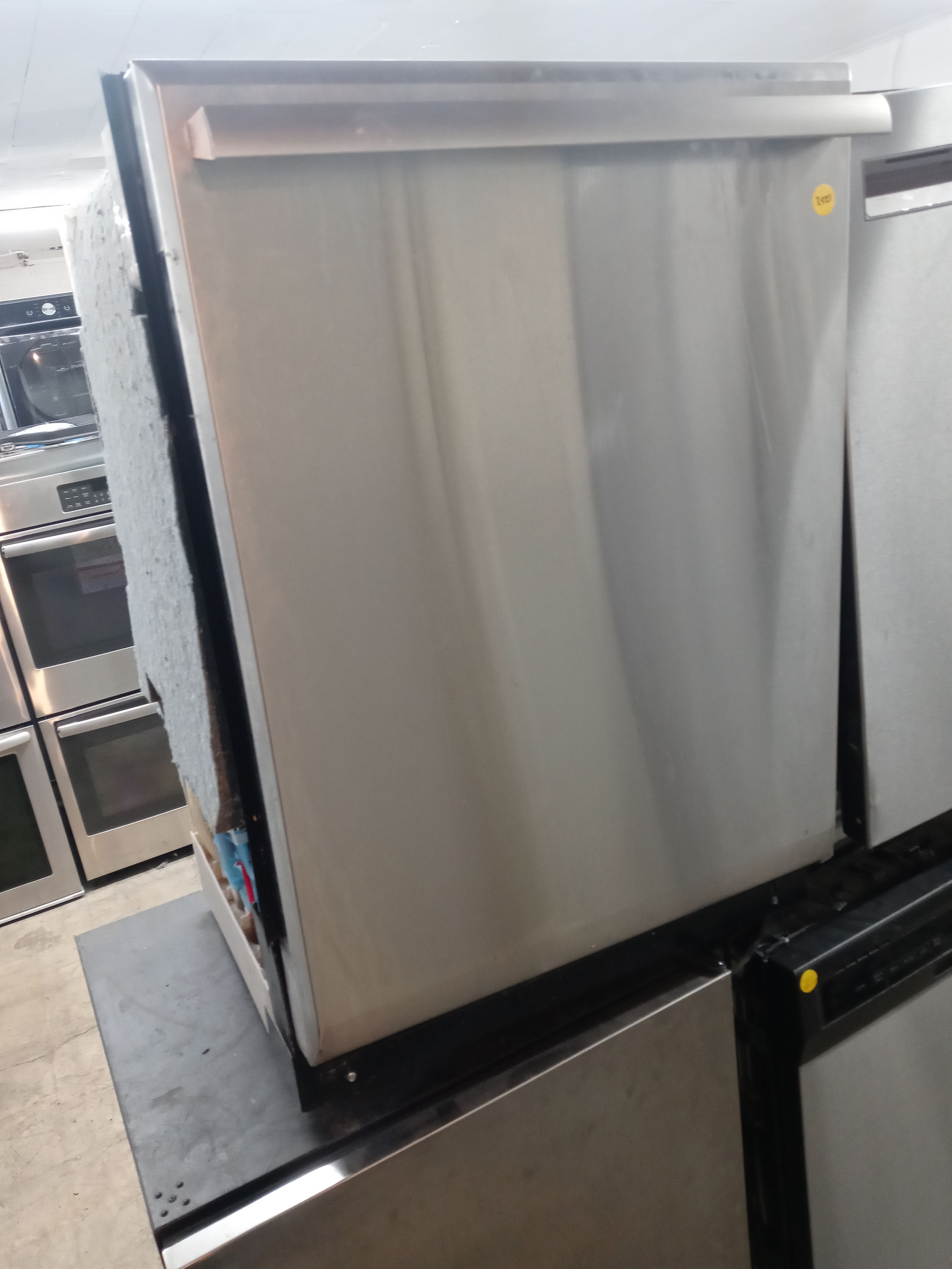 Thermador stainless steel dishwasher with stainless tub - Free delivery