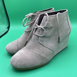 Toms Kala Desert Taupe Suede Bootie Women's 7 Lace Up Wedge Ankle Boot EUC Clean