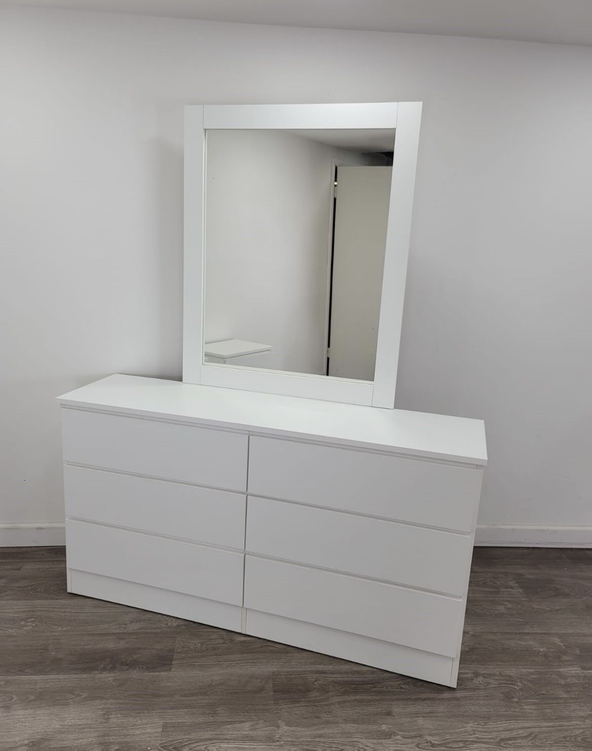 Dresser Whit Mirror White Cómoda Con Espejo En Color Blanco