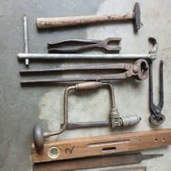 LOT OF VINTAGE HAND TOOLS 