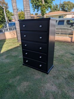 Cajonera jumbo de madera sólida de 5 cajones muy amplios en buenas condiciones pregunta por el costo
