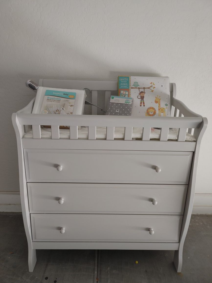 Baby changing table / dresser