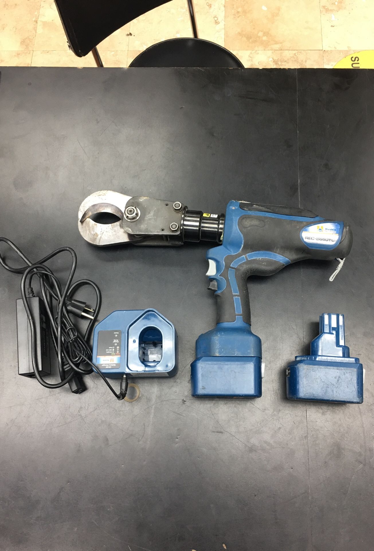 Huskie Tools REC-B660YC Cable Cutter