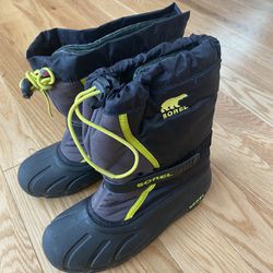 Sorel Size 6 Snow Boot
