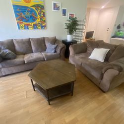 Couch & Coffee Table Set 