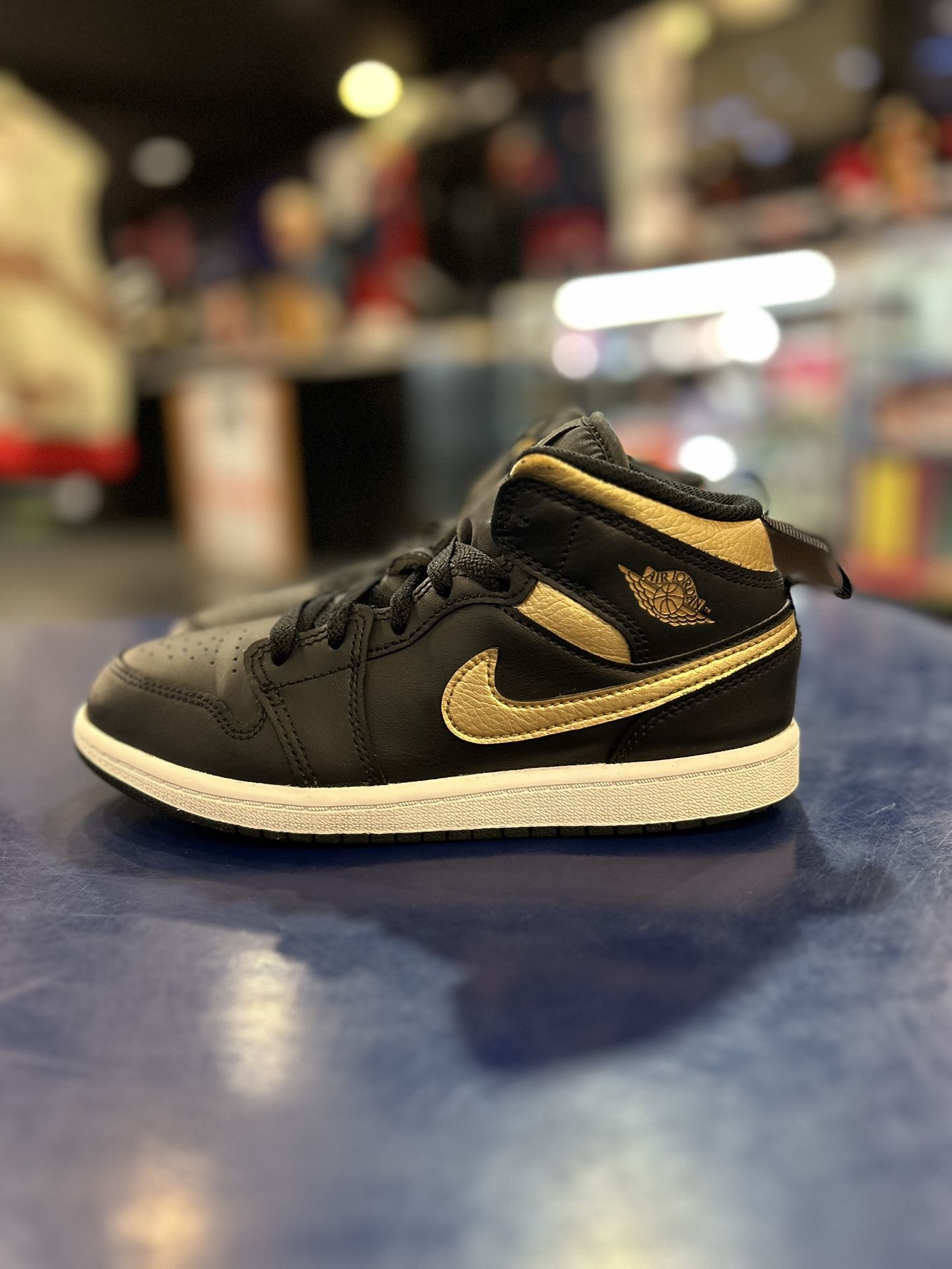 Kids Nike Air Jordan 1 Mid Black Gold Size 3Y PS