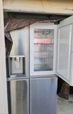 LG Refrigerator Like NEW AND WARRANTY