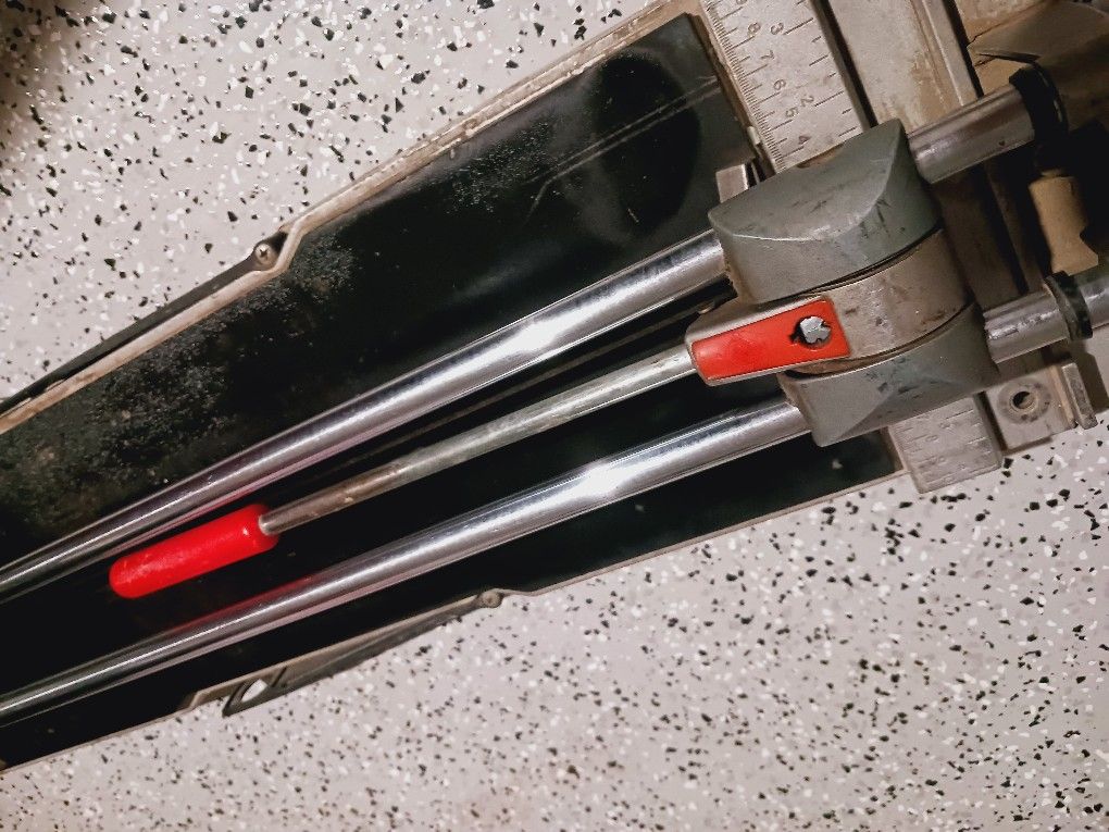 CORTADOR DE TILE RUBI. **RUBI TILE CUTTER