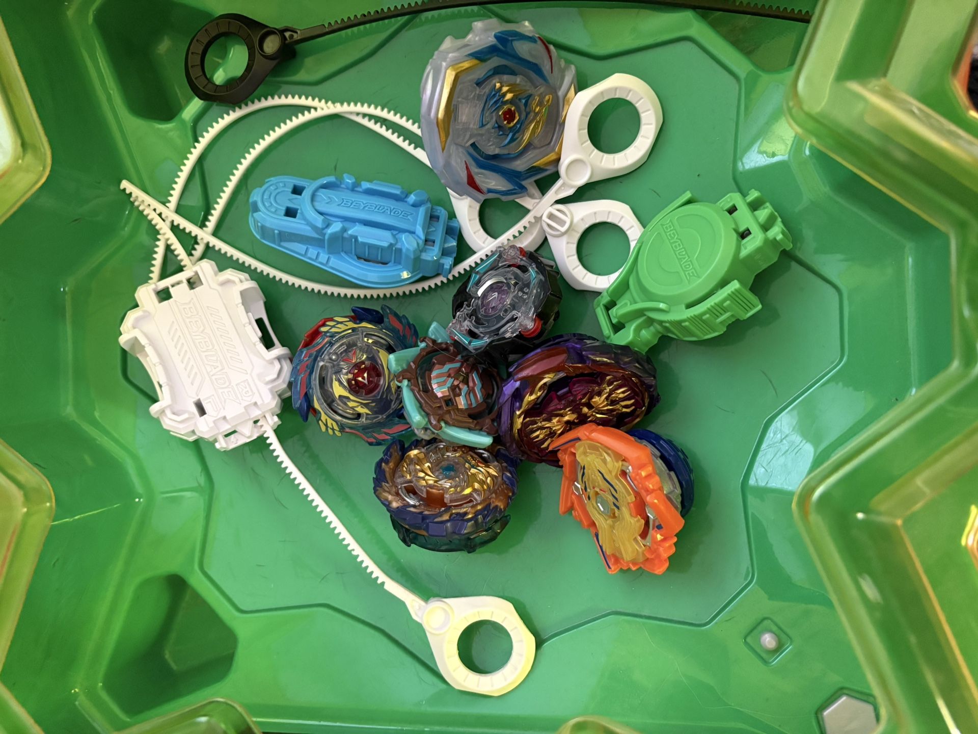Multiple Beyblades with arena