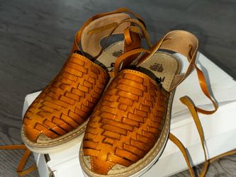 huarache sandals  women’s 5-brand new