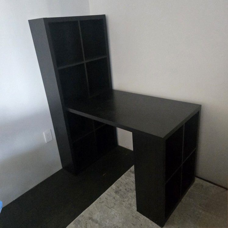 Desk With Built-in Storage
