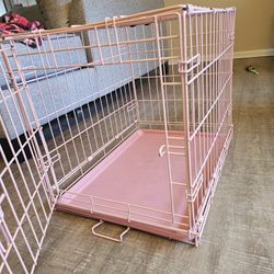 Pink dog cage with removable tray excellent condition!