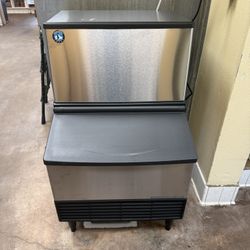 Hoshizaki KM-231BAJ 213 lb KM Series Crescent Cube Ice Machine w/ Bin - 80 lb Storage, Air Cooled