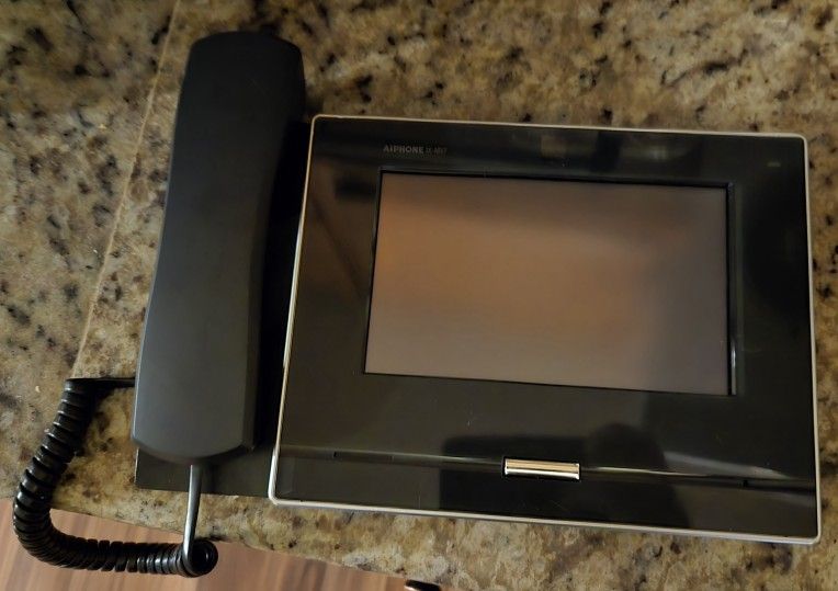 IP VIDEO ANSWERING STATION AND IP VIDEO DOOR STATION