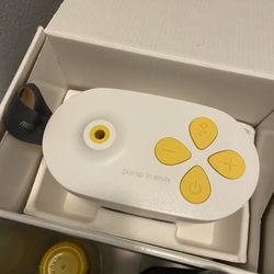 Medela Pump in Style MaxFlow Breast Pump 