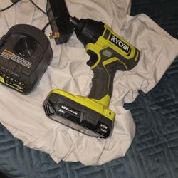 Impacto RYOBI Y Batería 2Ah Y Cargador Nuevo 
