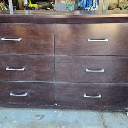 Dresser With Mirror