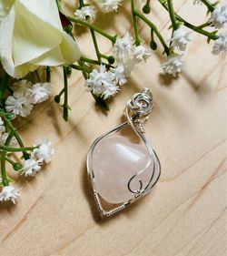 🌸 Rose Quartz Double-Sided Heart Pendant
