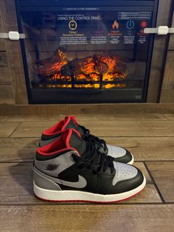 Jordan 1 bred shadow 6.5 y 8 women