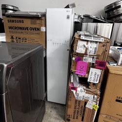 LG STEAM CLOSET