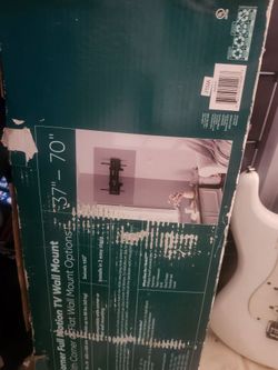 Samsung TV and TV wall mount unused