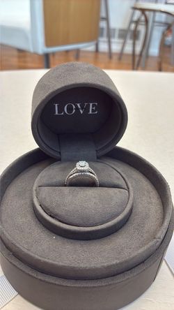 Vera Wang 14k wt gold round diamond engagement ring/band set