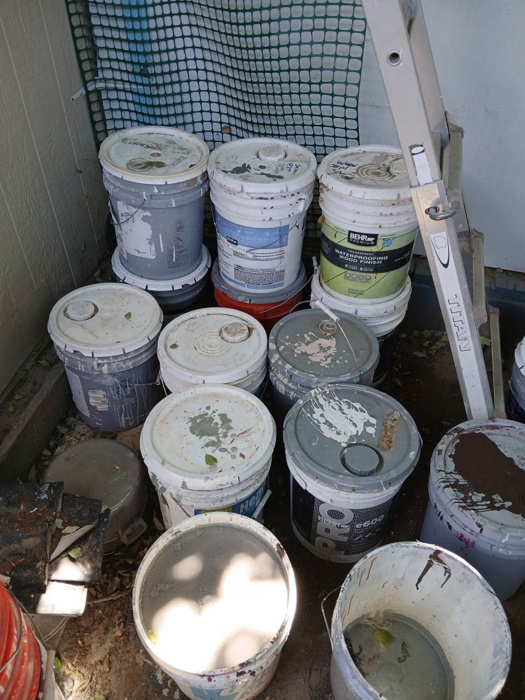 5 Gallon Buckets Of Paint for Sale in Hemet, CA OfferUp