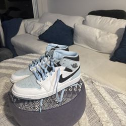 Jordan 1 Mid Baby Blue