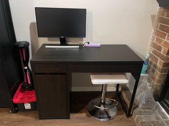 Computer desk