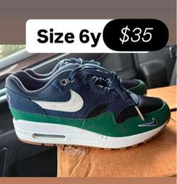 Nikes cheap youth size 6y