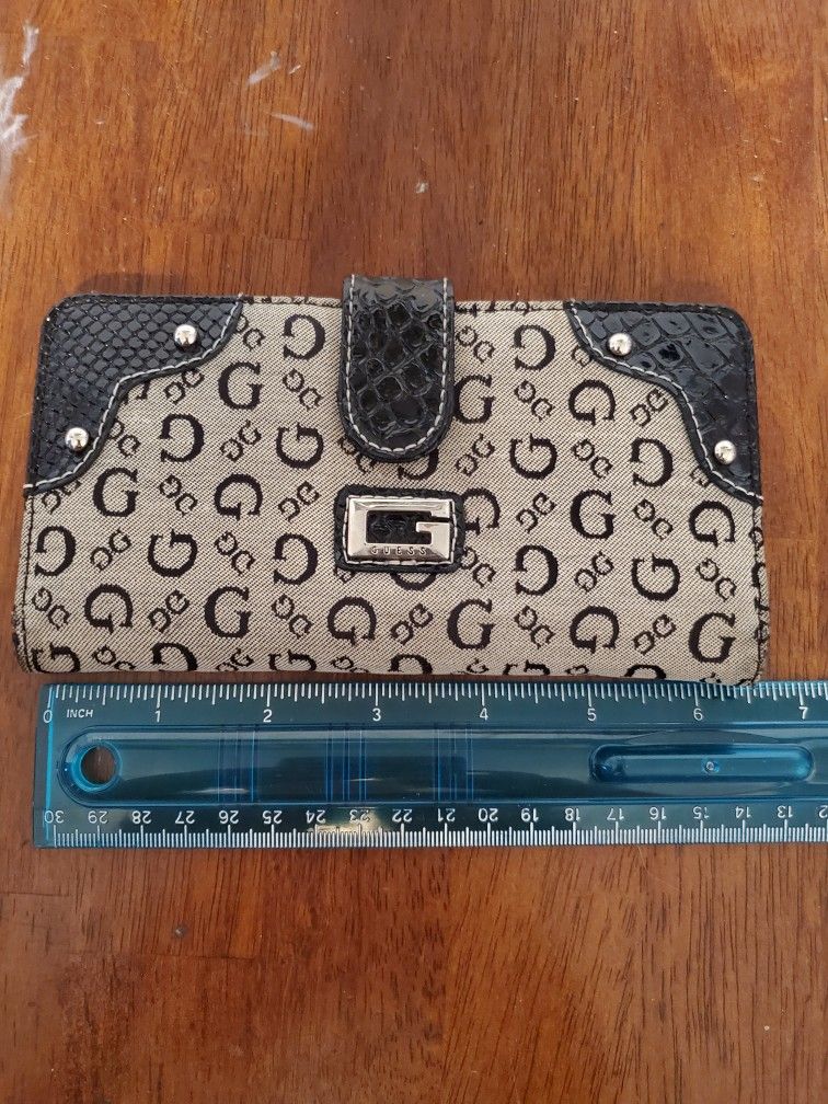 Guess Wallet