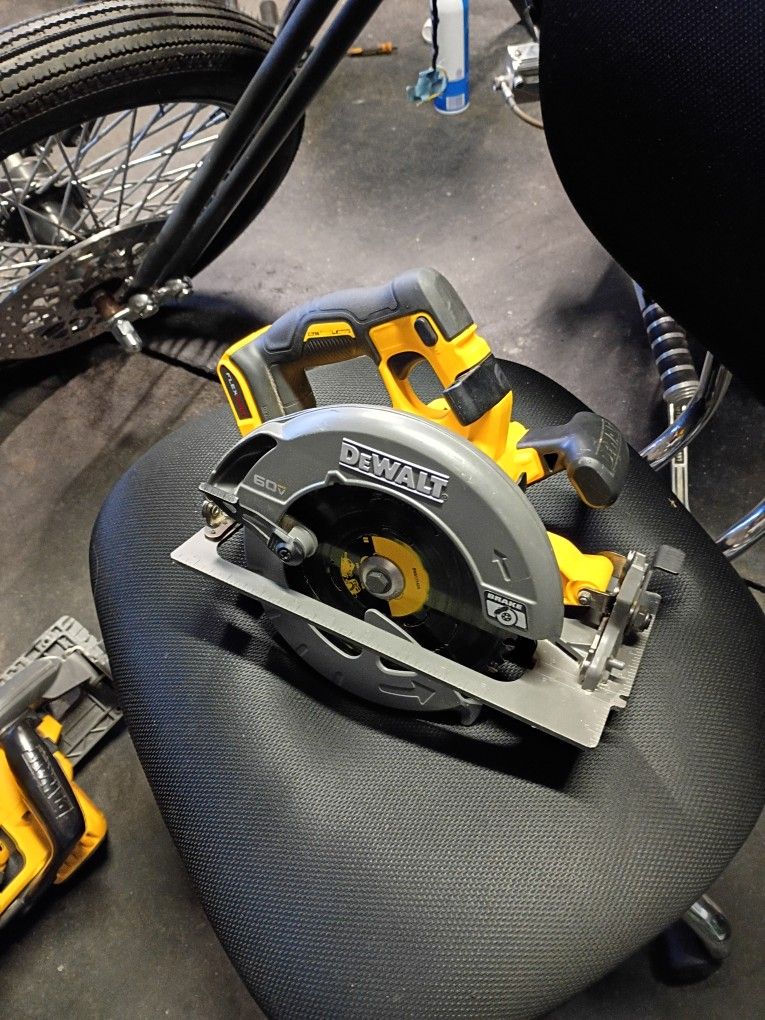 DeWalt Skil Saw