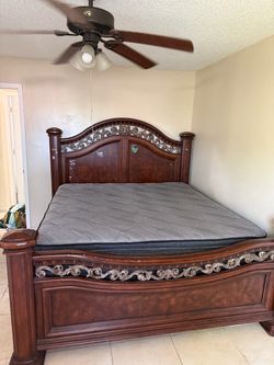 King Bed with 2 Large Nightstands