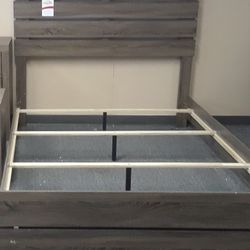 Queen bed grey