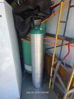 4 ft tall tank of carbon dioxide