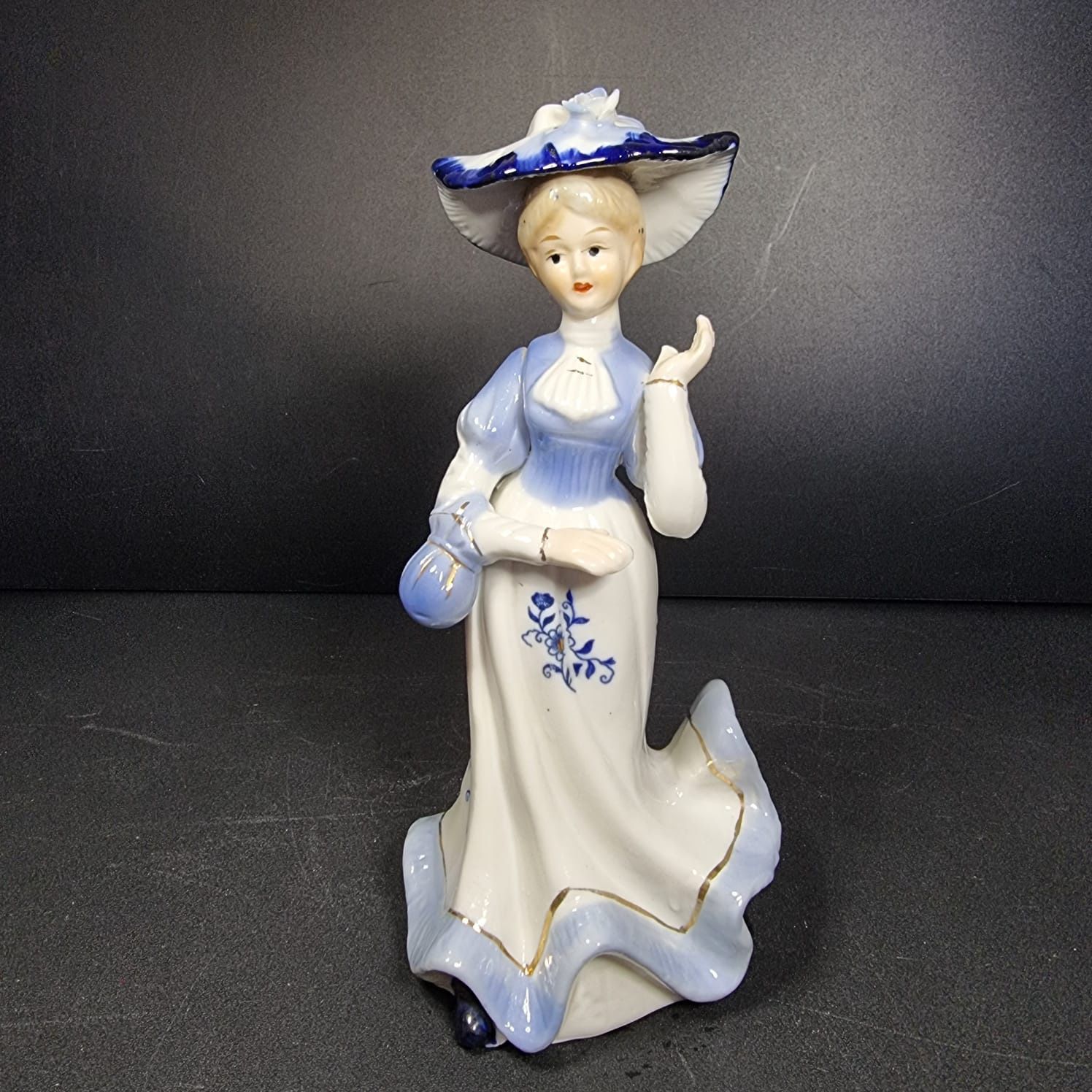 Vintage Taiwan Ceramic Lady Figurine, Blue and White 1950–1959
