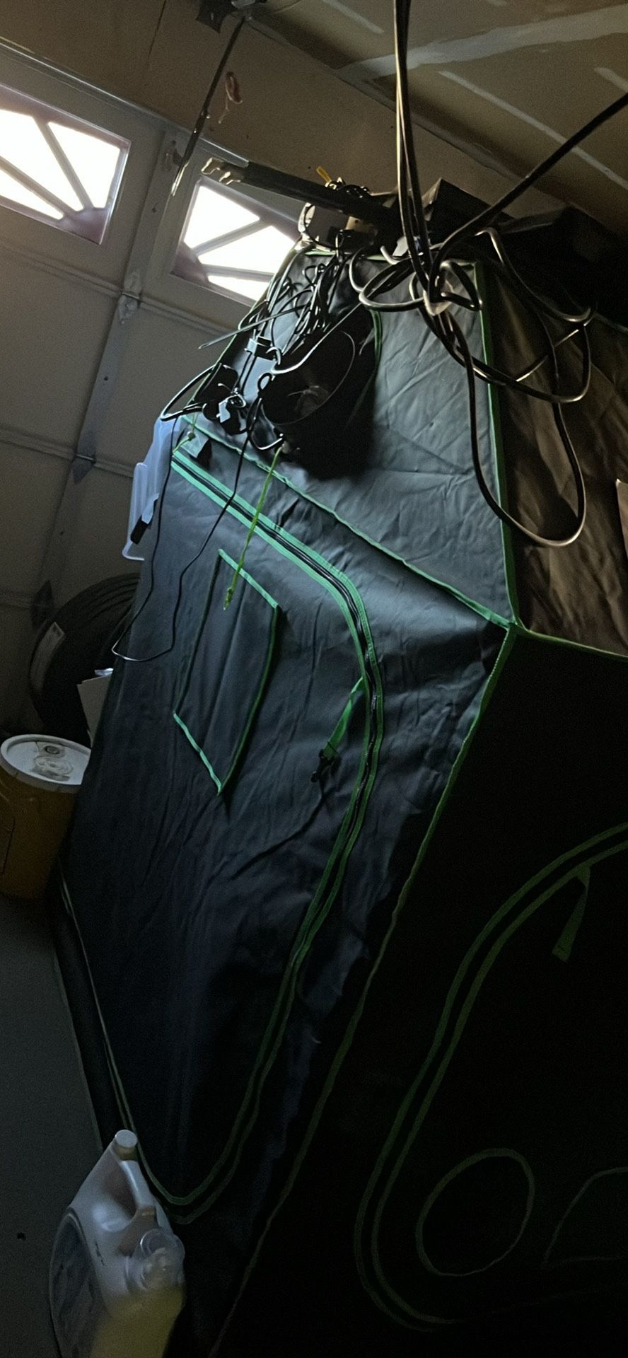 Grow tent