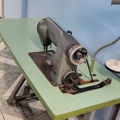 Singer Sewing Machine 