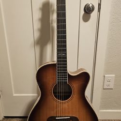 Alvarez  Acoustic Electric Guitar & Stand