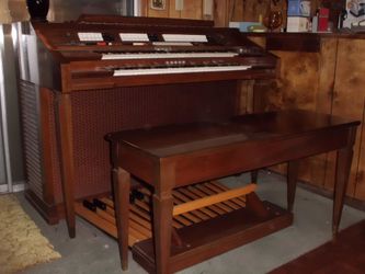 Baldwin Organ with seat