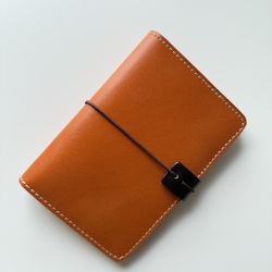 Luxury Handmade Top-Grain Leather Passport Holder – Timeless Style, Lasting Protection 
