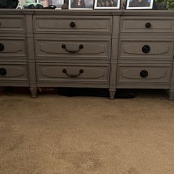 Dresser/tv Stand 