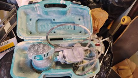 Makita 5" Random Orbit Sander with its dust collection bag and original hard carrying case