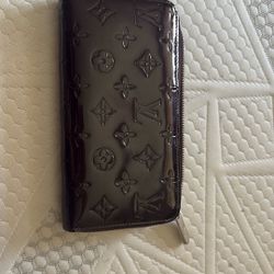 Louis Vuitton Vernis Leather Zippy Shiny Wallet