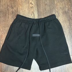 ESSENTIAL SHORTS SIZE SMALL 