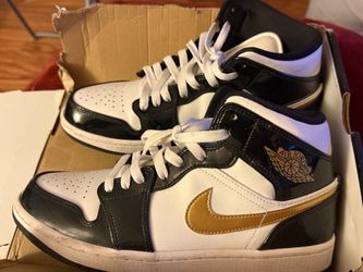 Air Jordan 1 mid se - women size 8