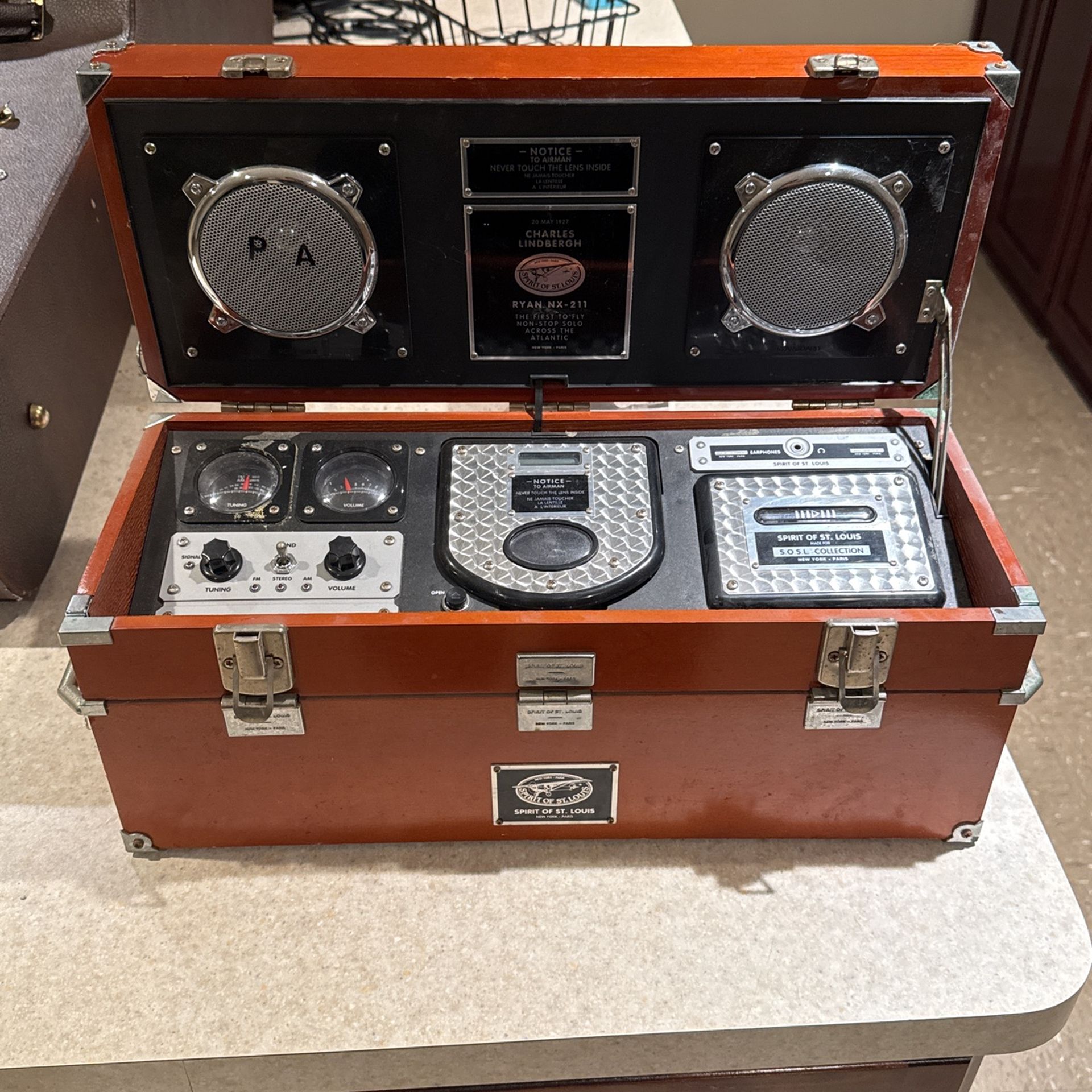 SPIRIT OF ST. LOUIS FIELD RADIO AM-FM CD CASSETTE PLAYER BOOM BOX 