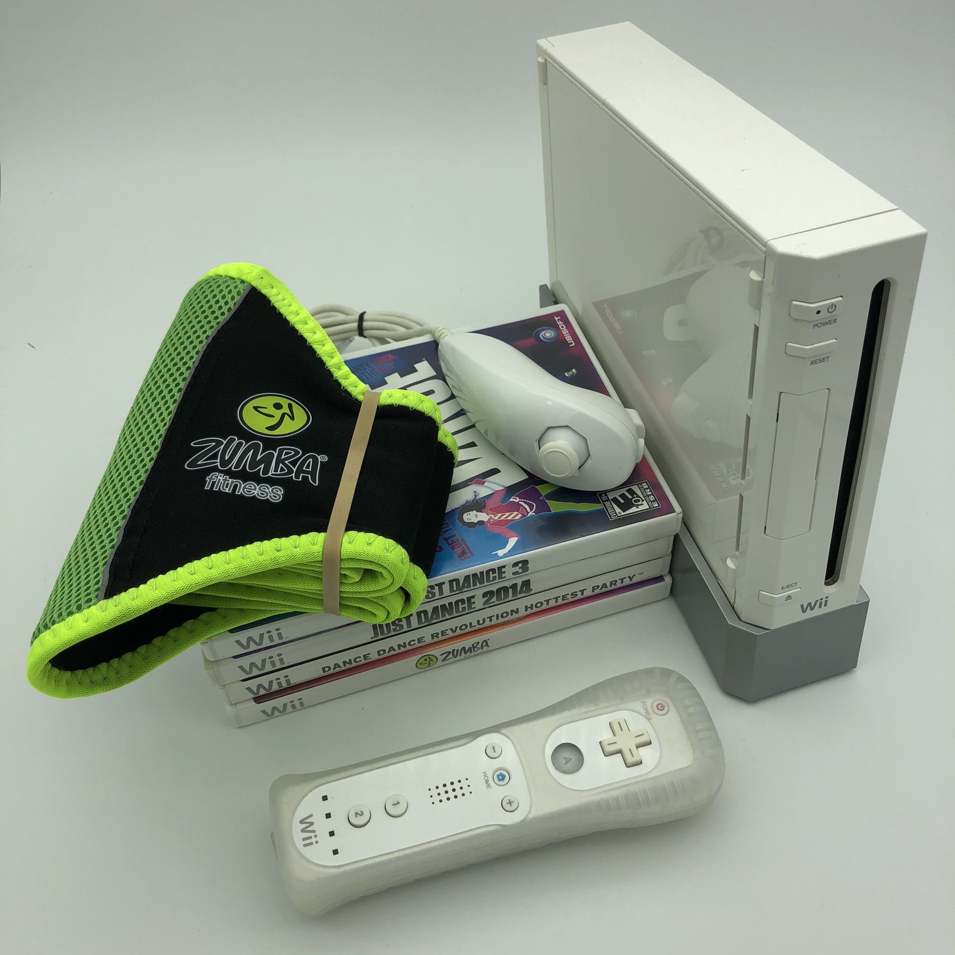 Nintendo Wii White Console w/ Fitness Dance Games